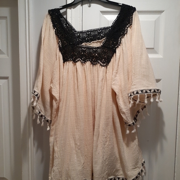 Velzera Cream/Black Tunic Top Size M - Picture 3 of 3